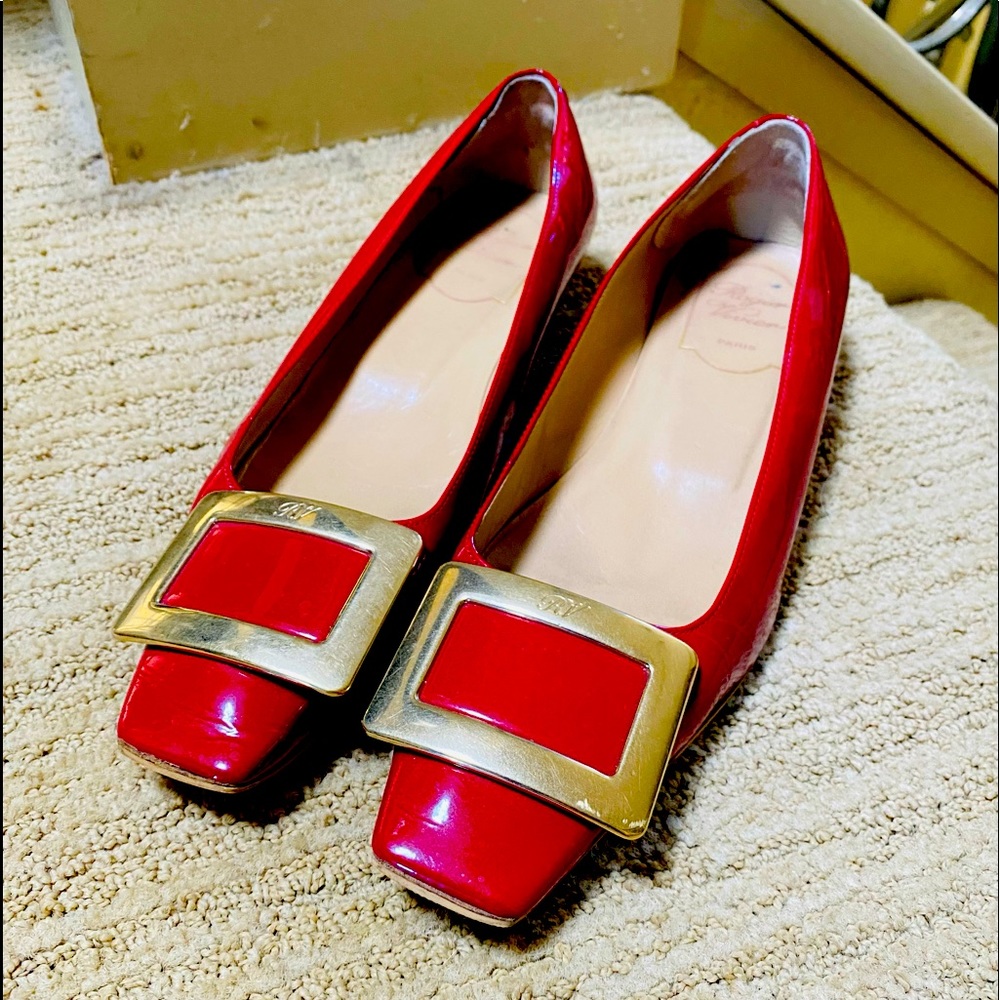 Roger Vivier flats
